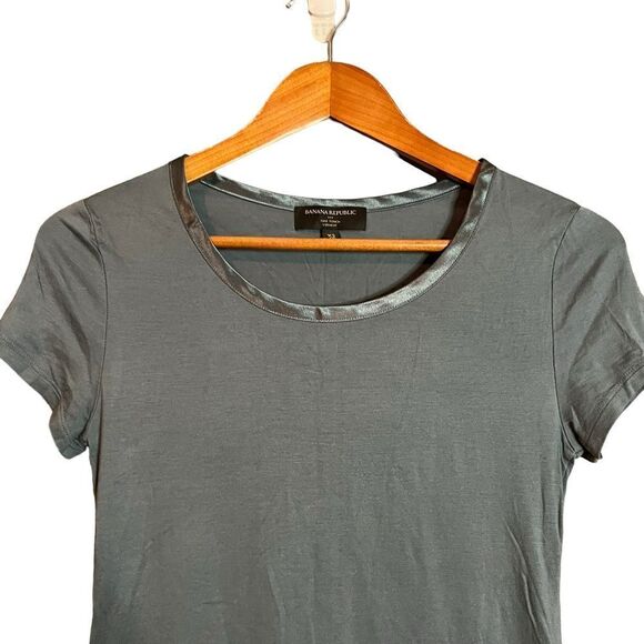 3 for $30! Banana republic luxe touch T shirt - Picture 2 of 6